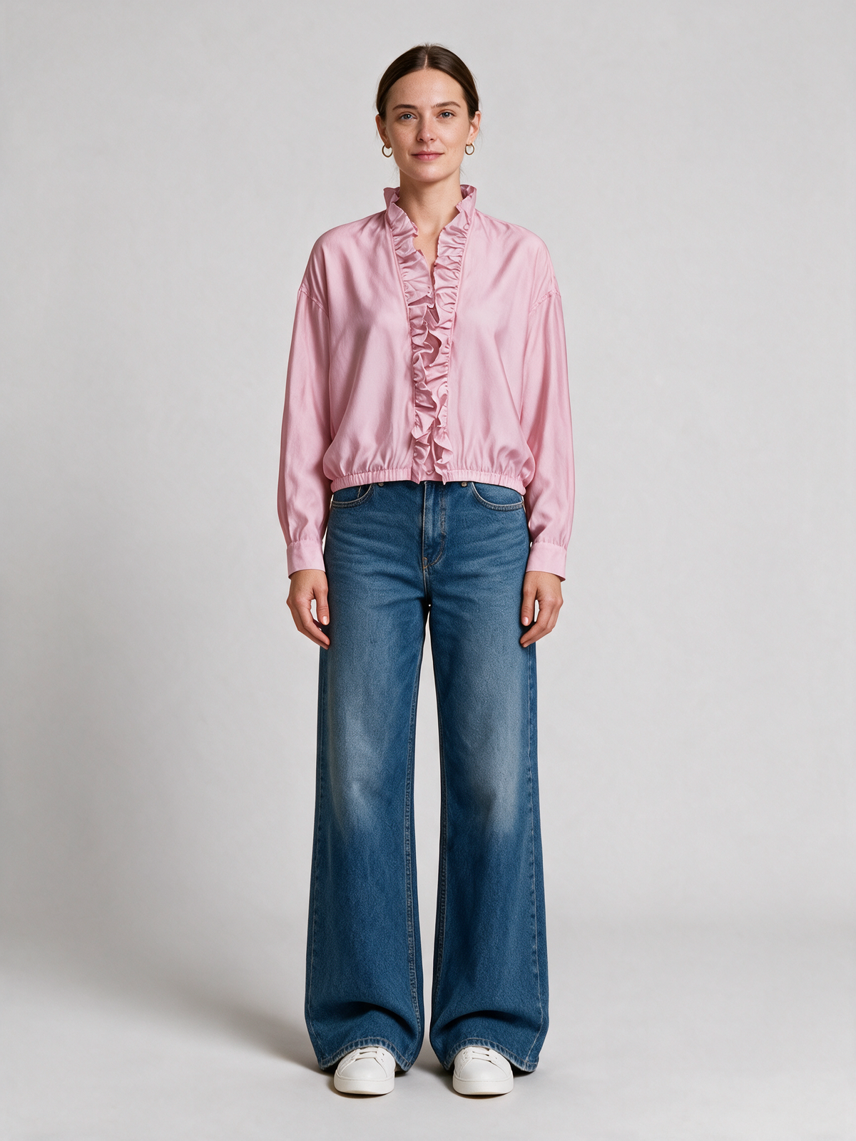 Herrlicher Cathina Bluse Blush am Model – Frontalansicht (KI-generiert)