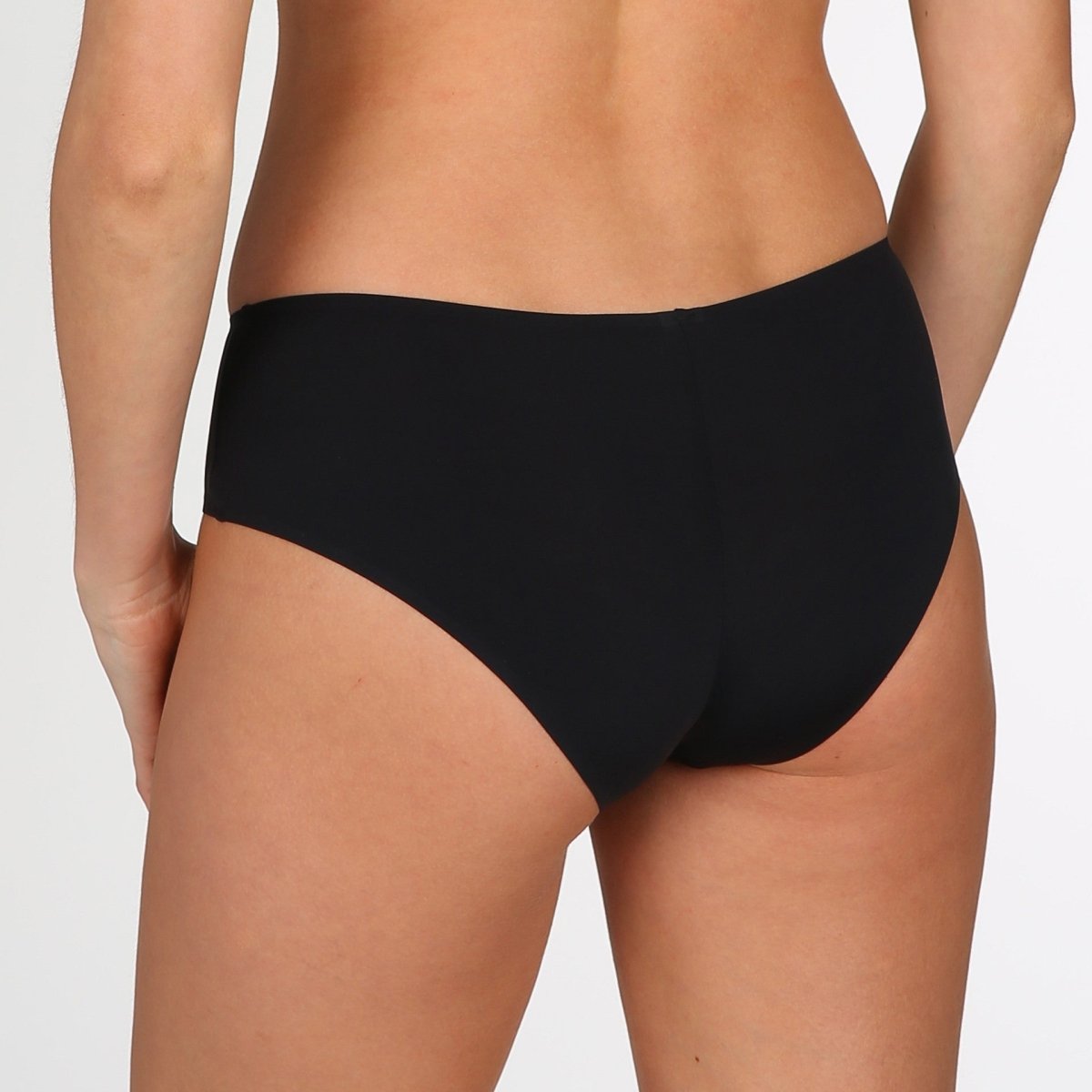 Laventure Tom Hotpants CHB in der Farbe Black