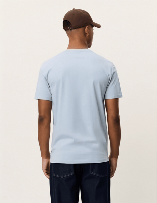 Les Deux Norregaard Contrast T-Shirt in der Farbe BLUE FOG
