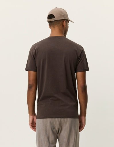 Les Deux Norregaard Contrast T-Shirt in der Farbe TURKISH COFFEE BROWN