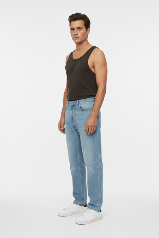 Les Deux Ryder Washed Denim Jeans in der Farbe LIGHT INDIGO WASH
