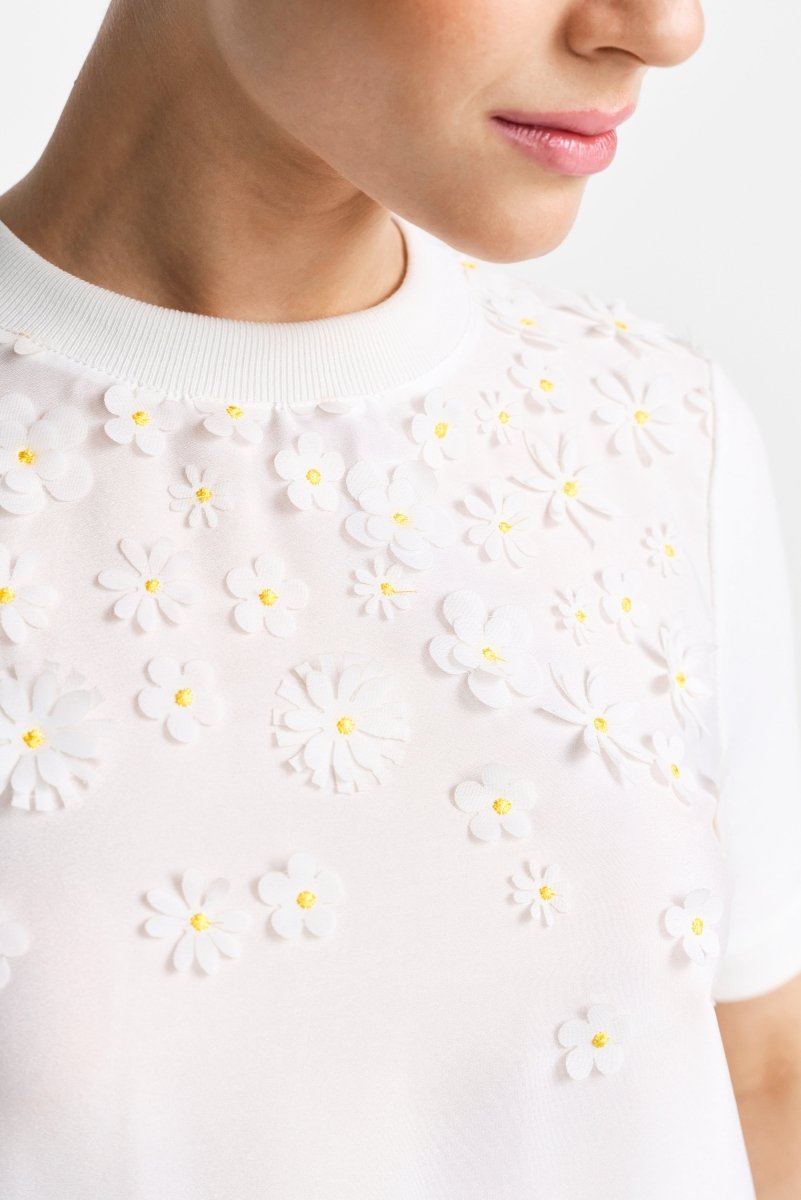 Rich & Royal Queens Knit Mat Mix T-Shirt with Flower Ap in der Farbe pearl white