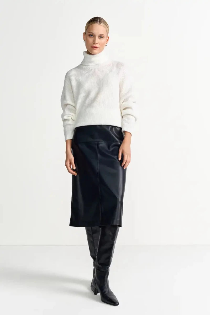 Rich Royal Roll Neck Sweatshirt in der Farbe Pearl White