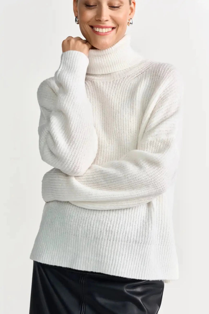 Rich Royal Roll Neck Sweatshirt in der Farbe Pearl White