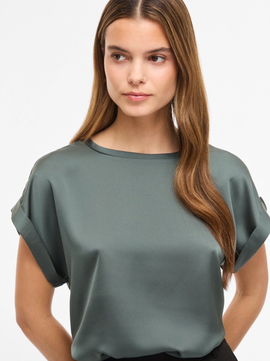 Vila Top VIELLETTE S/S SATIN TOP in Balsam Green