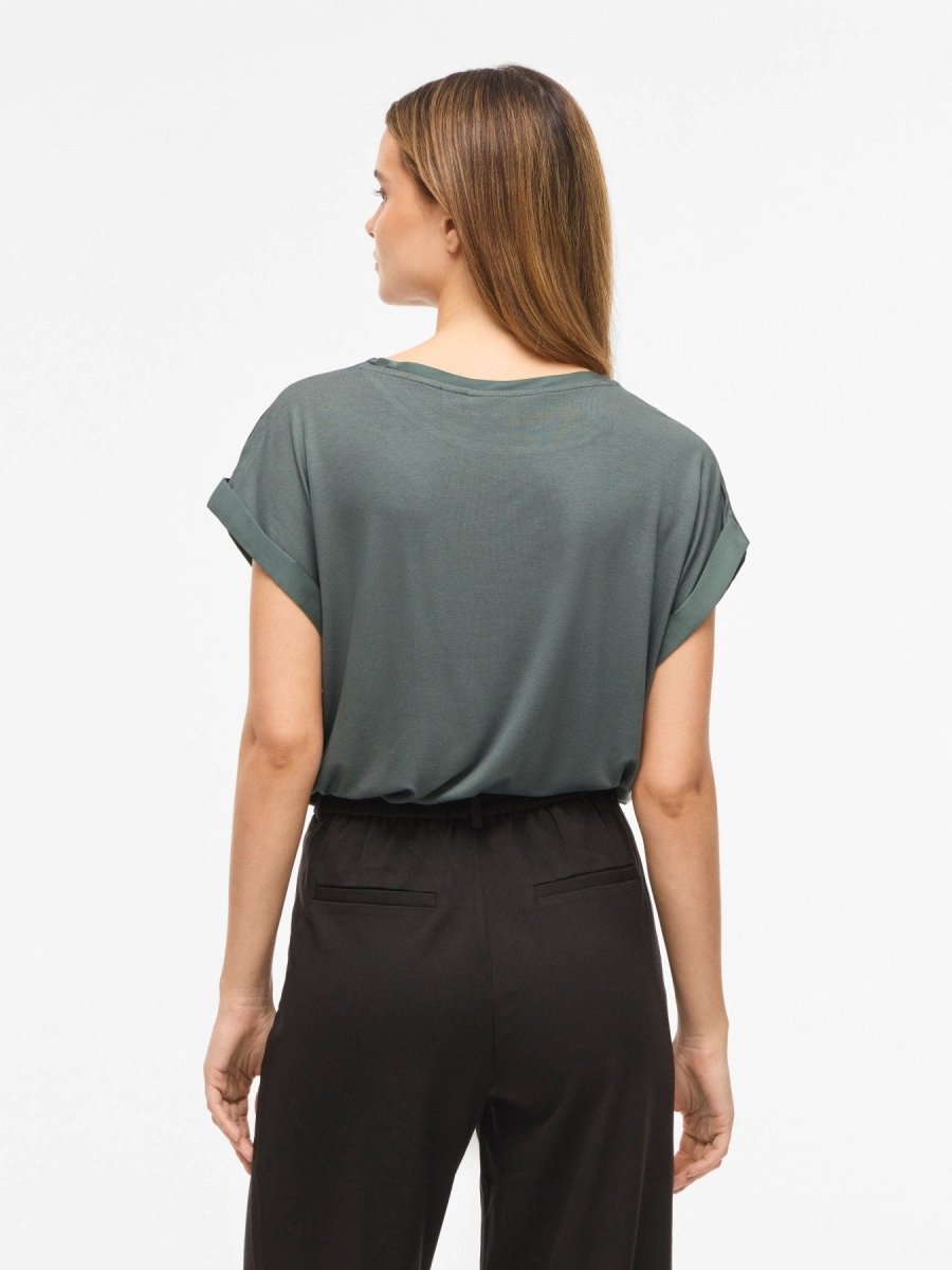 Vila Top VIELLETTE S/S SATIN TOP in Balsam Green