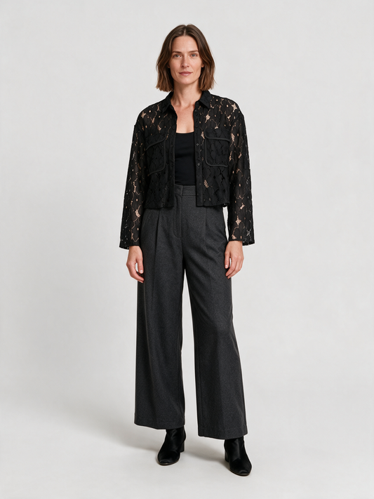 Vila Bluse Vitonato in Black Beauty, Frontalansicht (KI-generiert)
