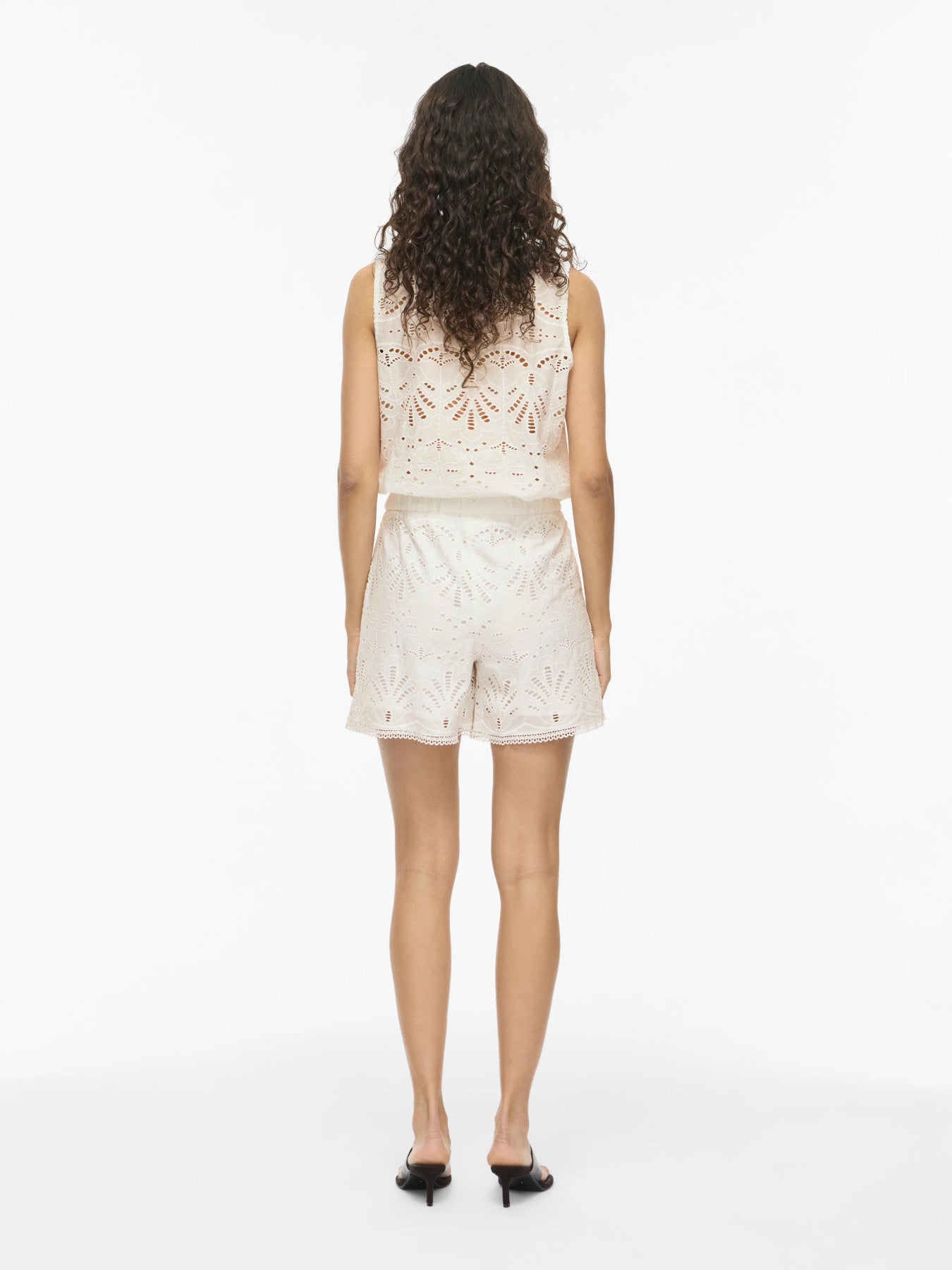 Vila Shorts VIYARA RW BRODERI ANGLAISE SHORTS - Cloud Dancer