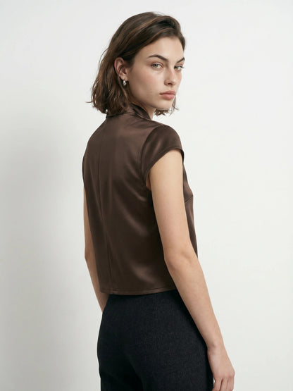Hypedrop Satin-Top mit Stehkragen Gemma in Braun