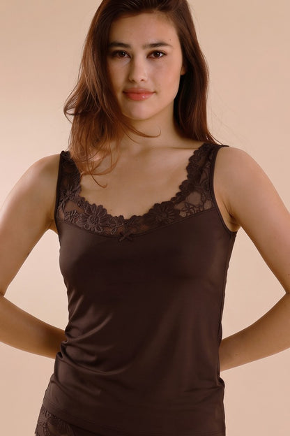 Nina von C. Achseltop Café Crème