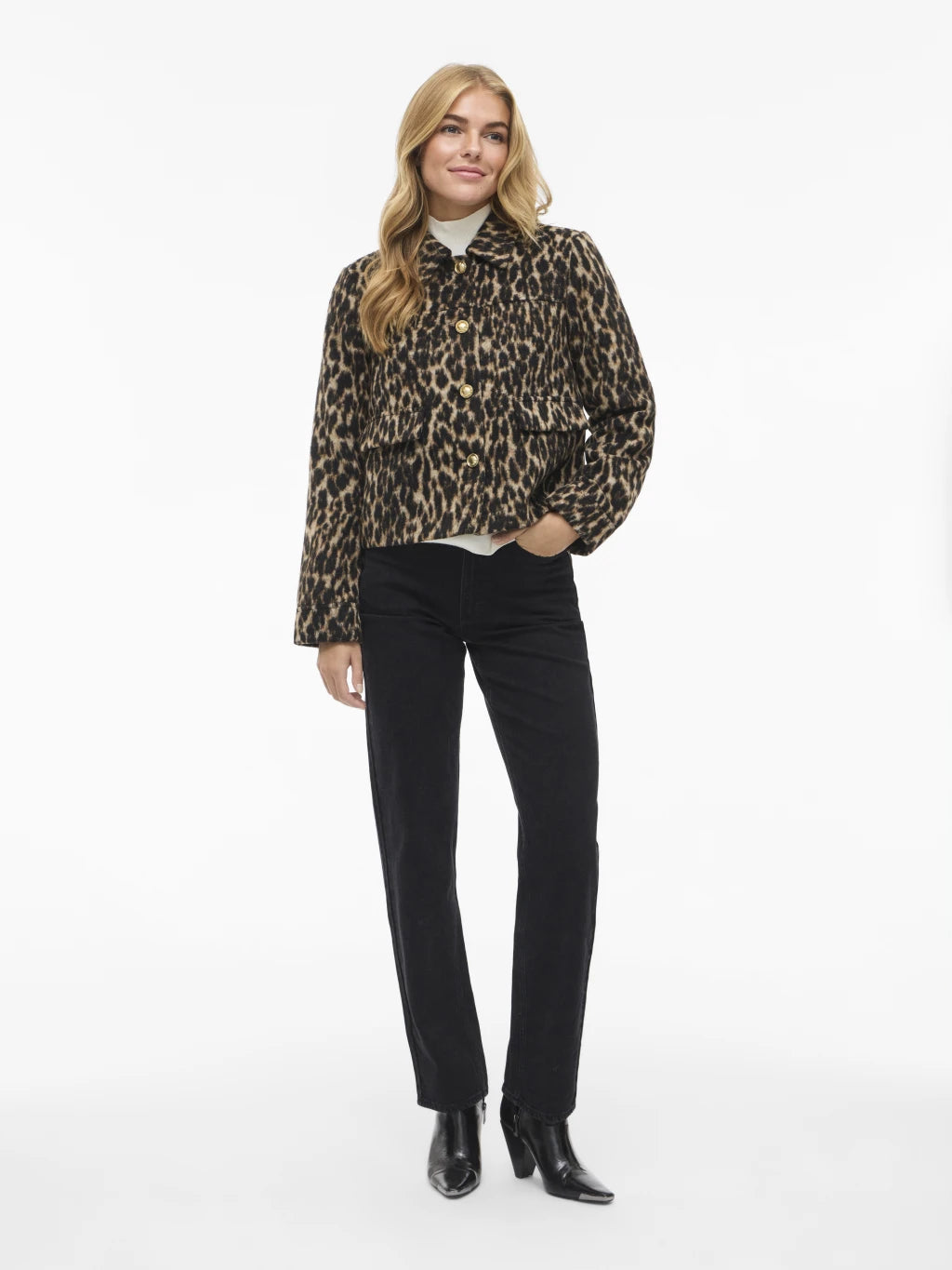 Vila Jacke Vijuice in der Farbe Black Beauty Leopard