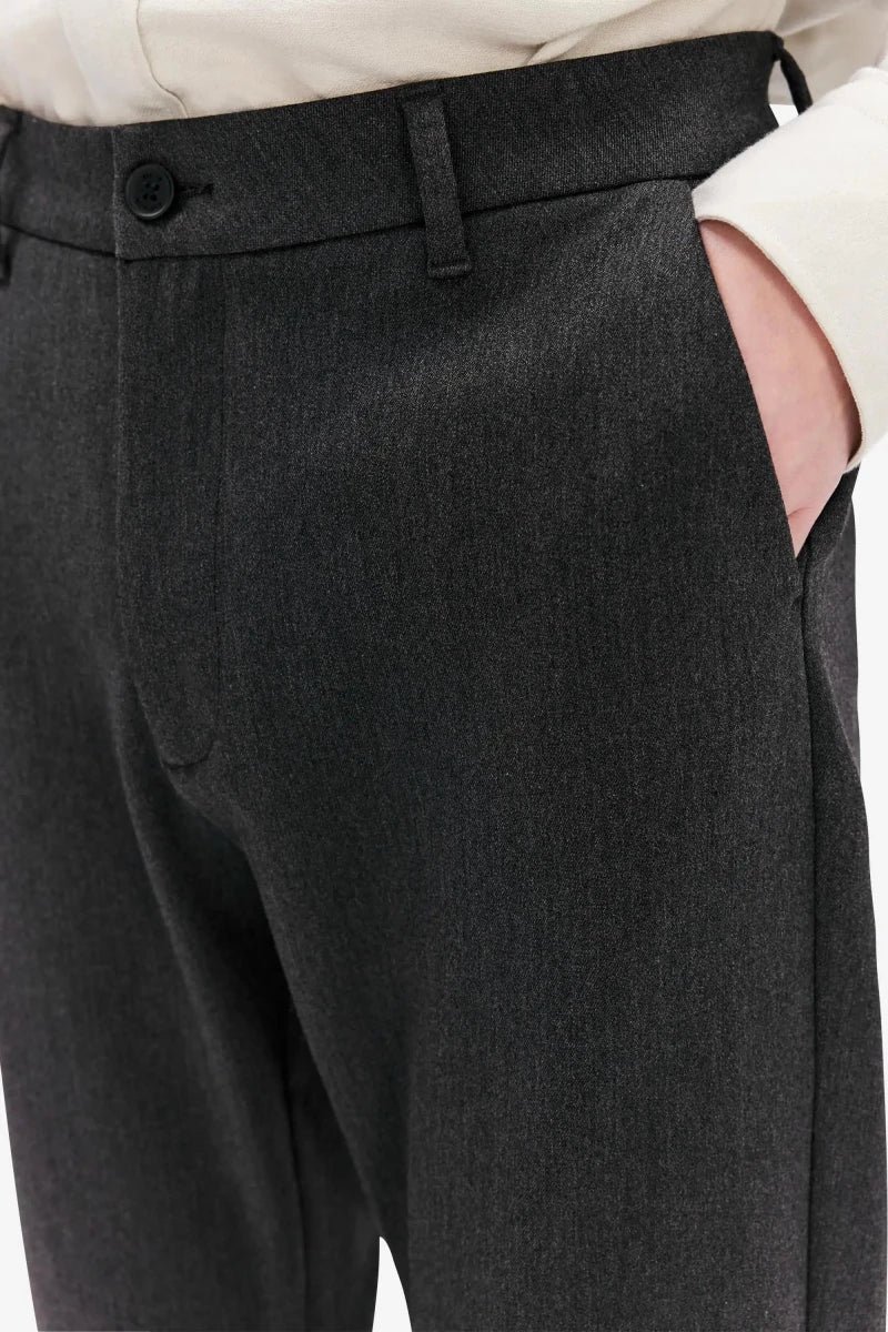 Elvine Hose Crimson in der Farbe Anthrazit