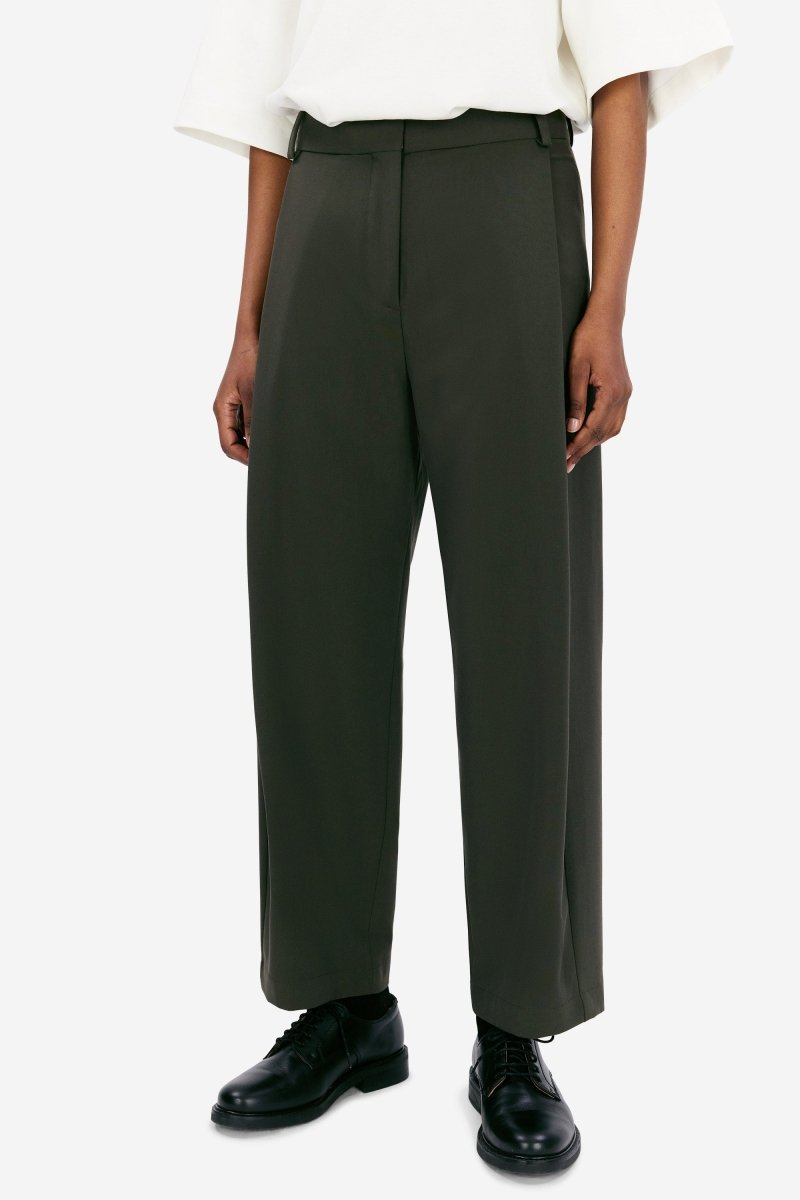 Elvine Hose SANDI LIGHT in der Farbe SHELTER GREEN 3