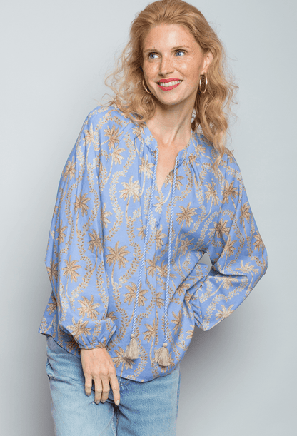 Emily Van Den Bergh Damenbluse in der Farbe sand blue palms