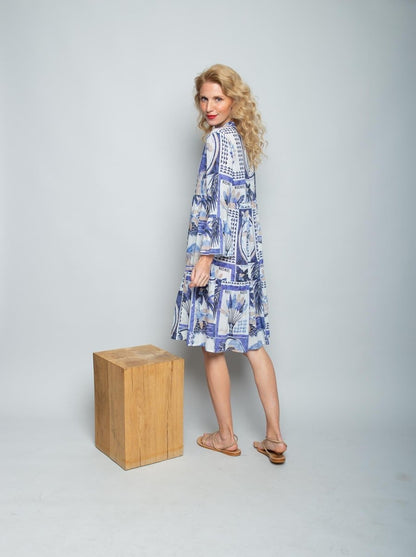 Emily Van Den Bergh Damenkleid in der Farbe blue sand palm