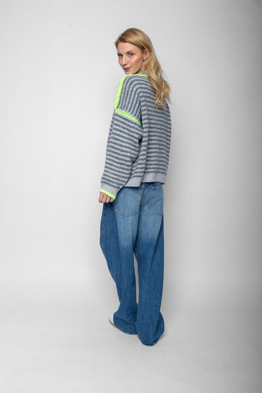 Emily Van Den Bergh Damenstrickpullover in der Farbe Grau Gestreift