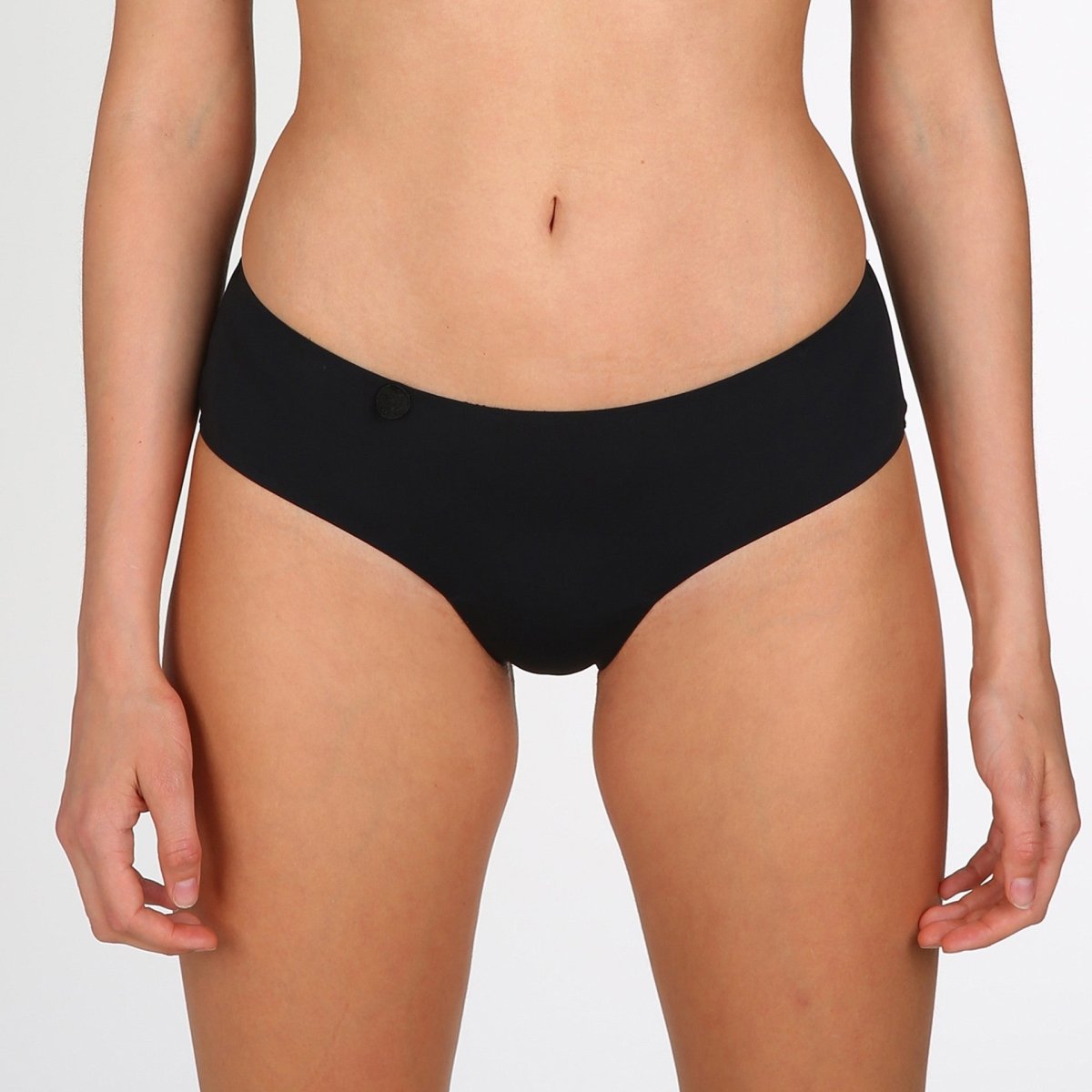 Laventure Tom Hotpants CHB in der Farbe Black