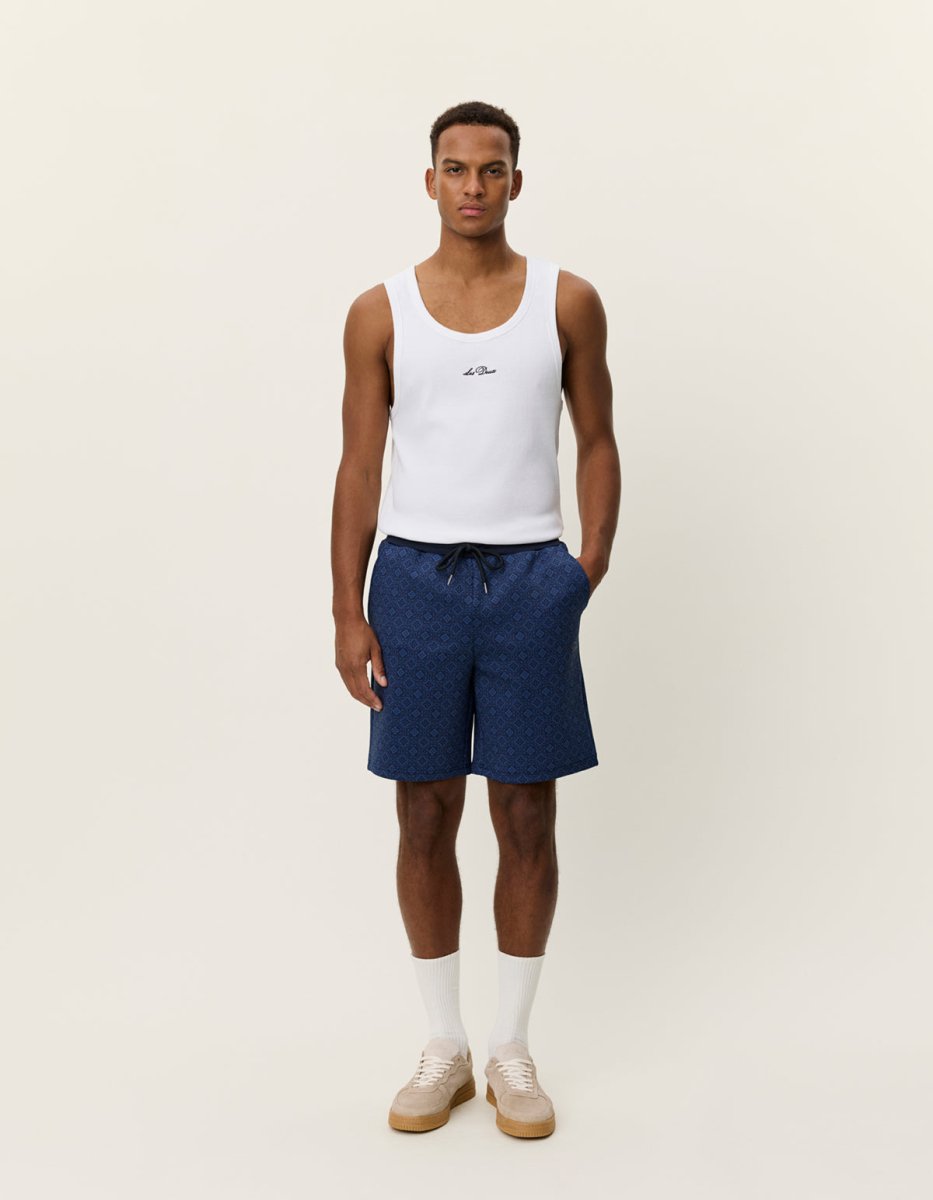 Les Deux Ballier AOP Crew Track Shorts in der Farbe Dark Denim Blue