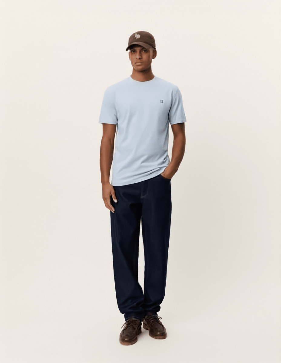 Les Deux Norregaard Contrast T-Shirt in der Farbe BLUE FOG