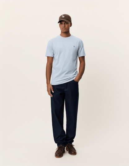 Les Deux Norregaard Contrast T-Shirt in der Farbe BLUE FOG