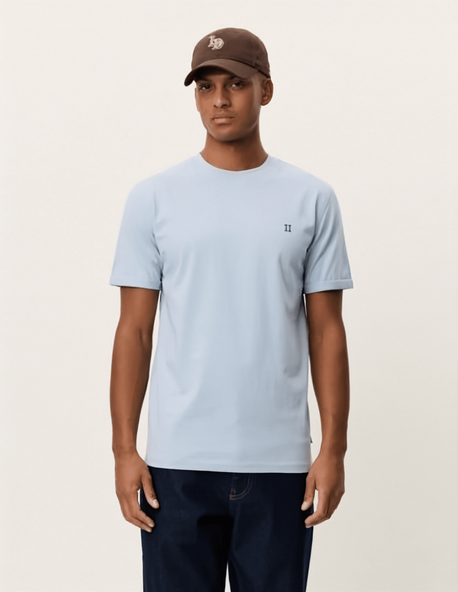 Les Deux Norregaard Contrast T-Shirt in der Farbe BLUE FOG