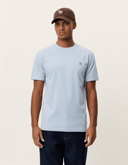 Les Deux Norregaard Contrast T-Shirt in der Farbe BLUE FOG