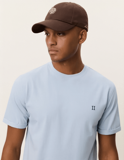 Les Deux Norregaard Contrast T-Shirt in der Farbe BLUE FOG