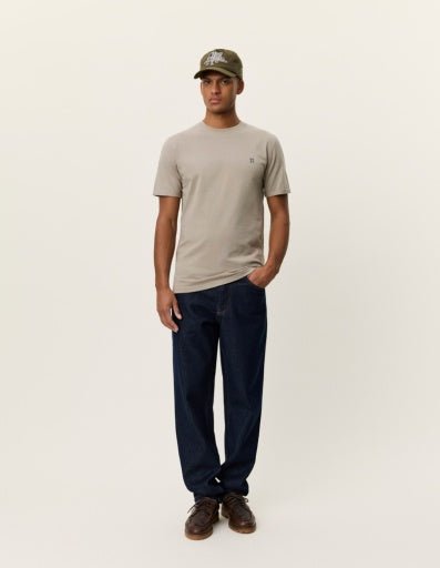Les Deux Norregaard Contrast T-Shirt in der Farbe LAUREL OAK SAND