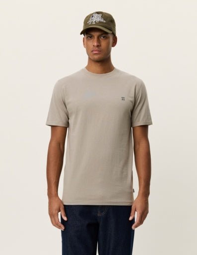 Les Deux Norregaard Contrast T-Shirt in der Farbe LAUREL OAK SAND