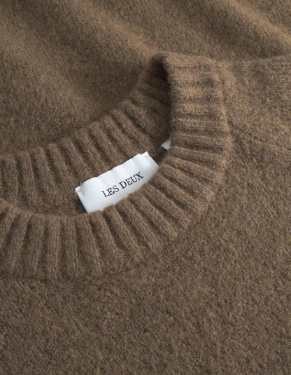 Les Deux Pullover Gilbert in der Farbe Teak Brown