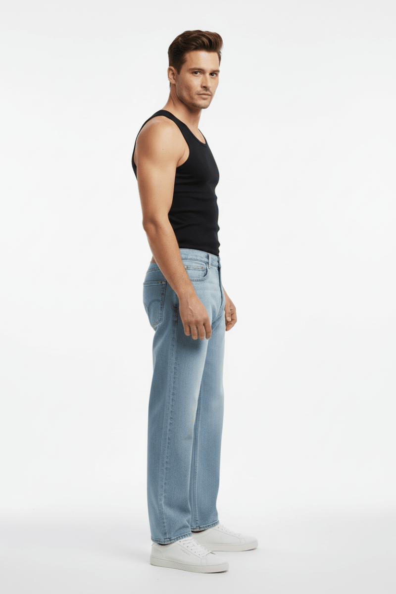 Les Deux Ryder Washed Denim Jeans in der Farbe LIGHT INDIGO WASH