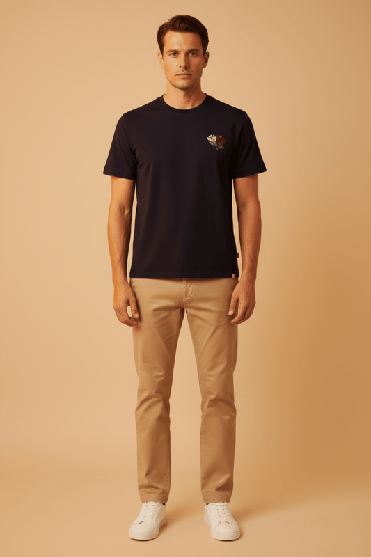Les Deux T-Shirt Felipe in der Farbe Mitternachtsblau mit Rosendruck
