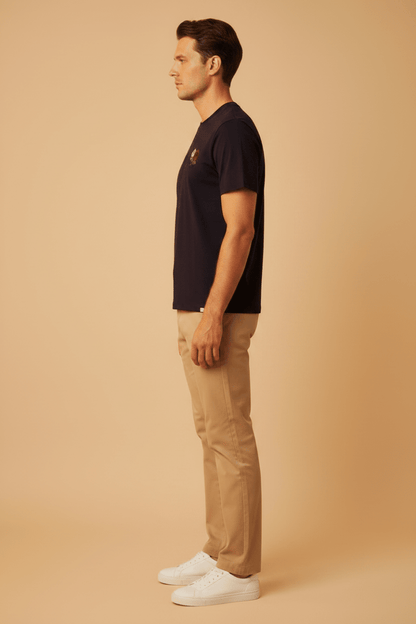 Les Deux T-Shirt Felipe in der Farbe Mitternachtsblau mit Rosendruck