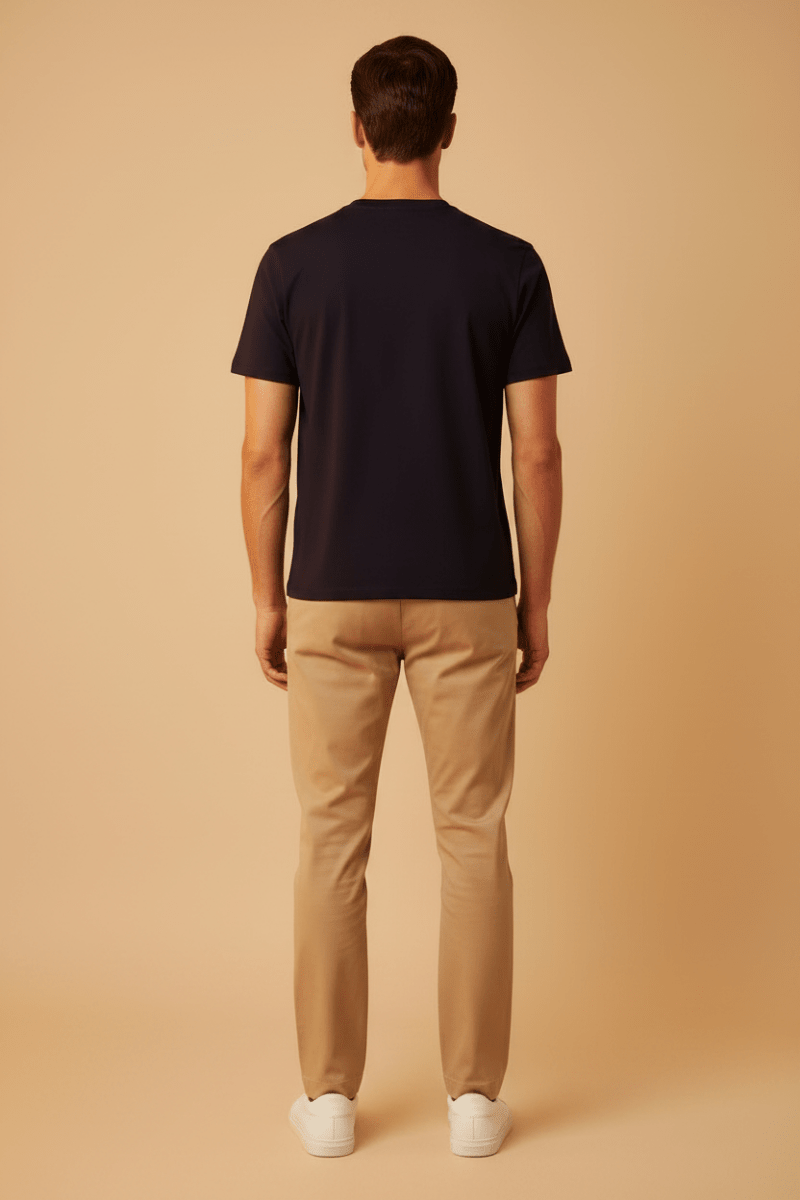 Les Deux T-Shirt Felipe in der Farbe Mitternachtsblau mit Rosendruck