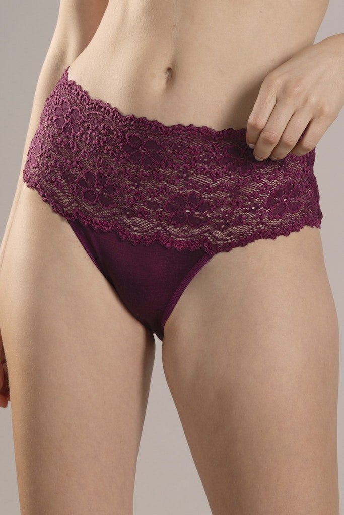 Nina von C. Taillenslip Millefleurs in der Farbe Tinto Ross