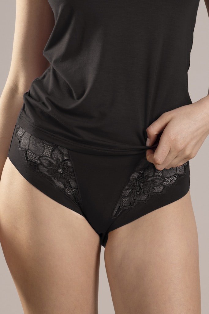 Nina Von C. Taillienslip in der Farbe Schwarz