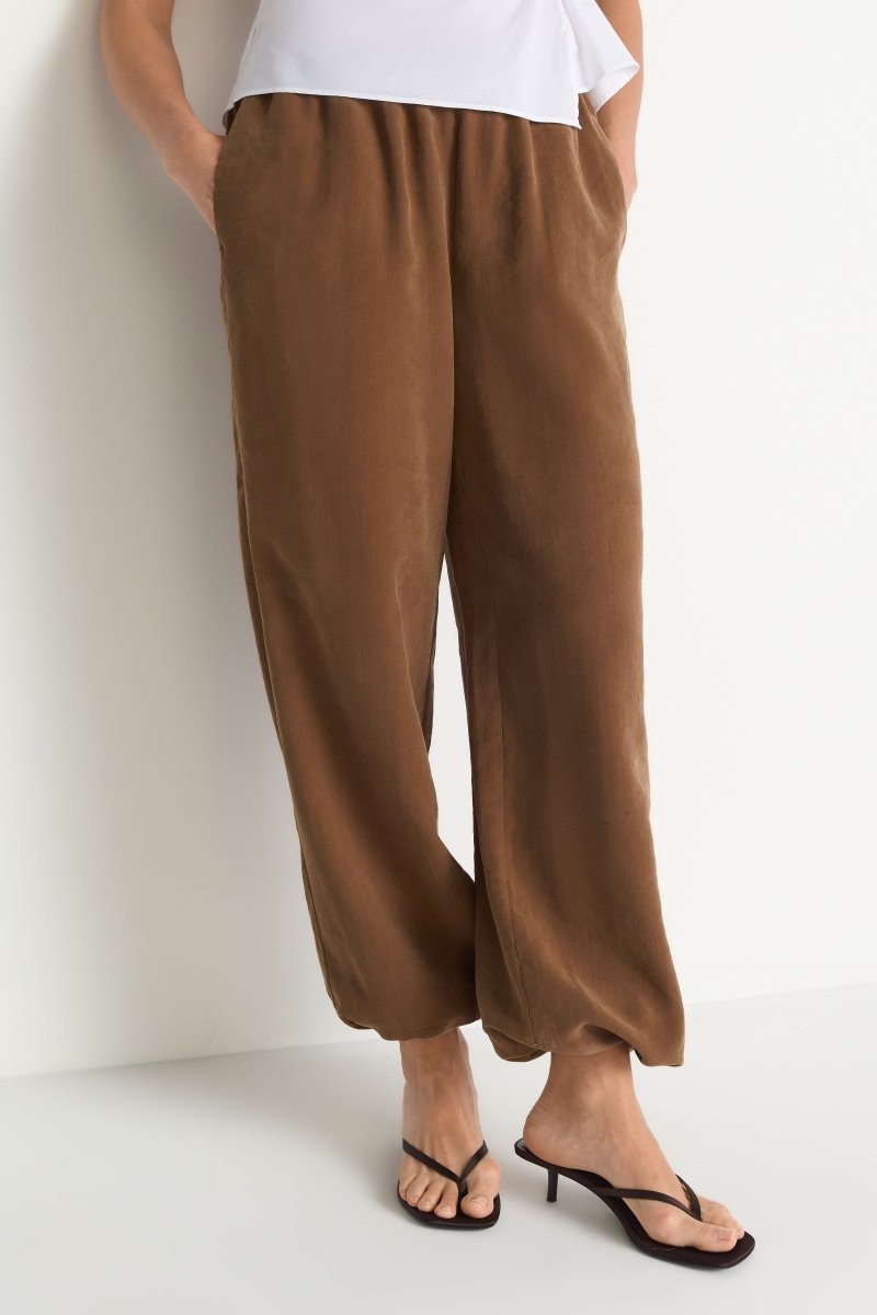 Rich & Royal Bazaar pants in der Farbe coconut bark