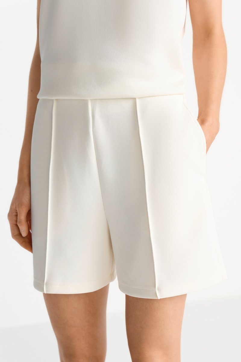 Rich & Royal Damen Scuba Shorts in pearl white