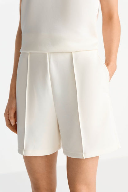 Rich & Royal Damen Scuba Shorts in pearl white