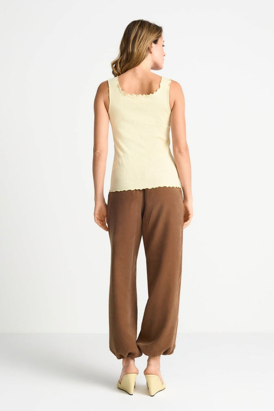 Rich & Royal O Frill Top in der Farbe soft butter