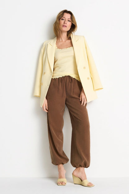 Rich & Royal O Frill Top in der Farbe soft butter
