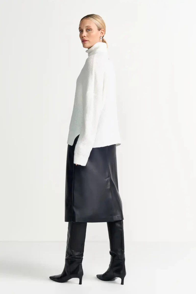 Rich Royal Roll Neck Sweatshirt in der Farbe Pearl White