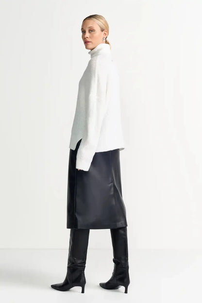 Rich Royal Roll Neck Sweatshirt in der Farbe Pearl White