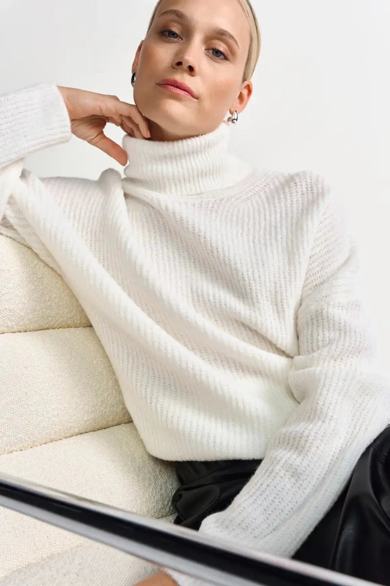 Rich Royal Roll Neck Sweatshirt in der Farbe Pearl White