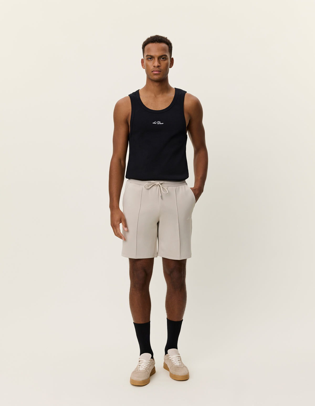 Les Deux Ballier Crew Track Shorts in der Farbe Light Sand