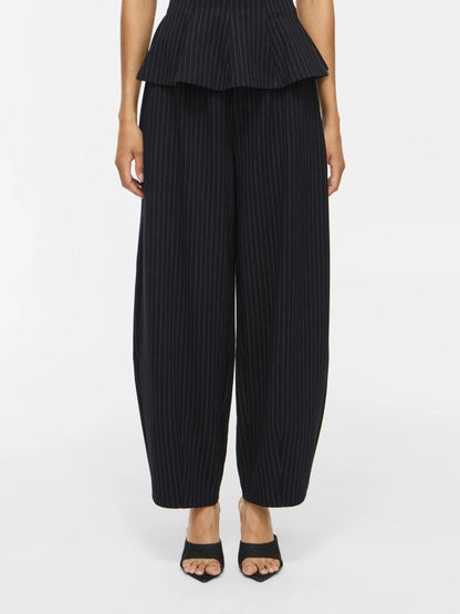 Vila Hose VIMASTRIBA 7/8 HW BARREL PANTS - Black Beauty PINSTRIPE