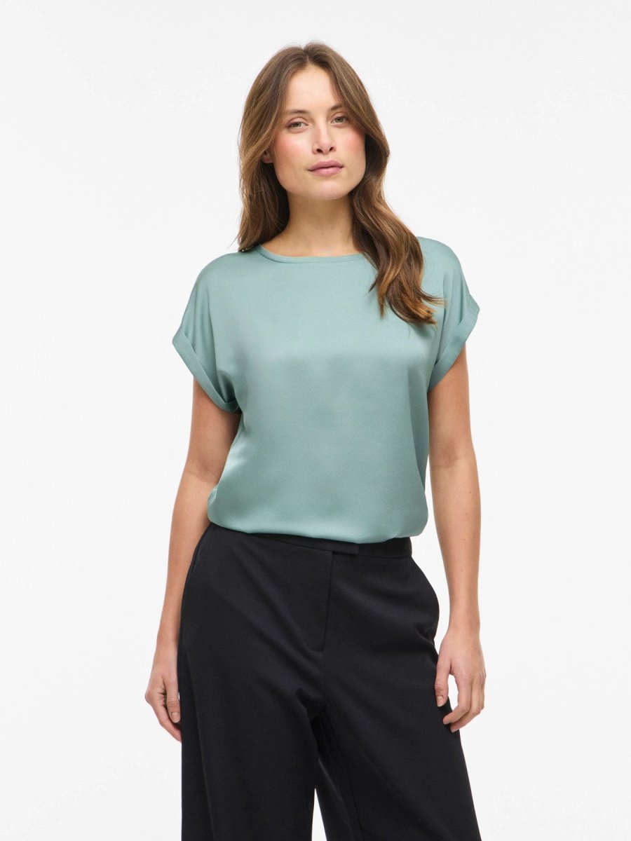 Vila T-shirt Viellette Satin Top in der Farbe Blue Surf