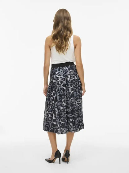 Vila Vinitban Midi Skirt in der Farbe Camouflage Glacier Gray
